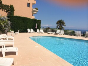 Outdoor pool - 62 M2 APARTMENT AND TERRACE WITH EXCEPTIONAL SEA VIEW - PRIVATE POOL (Mandelieu-la-Napoule)