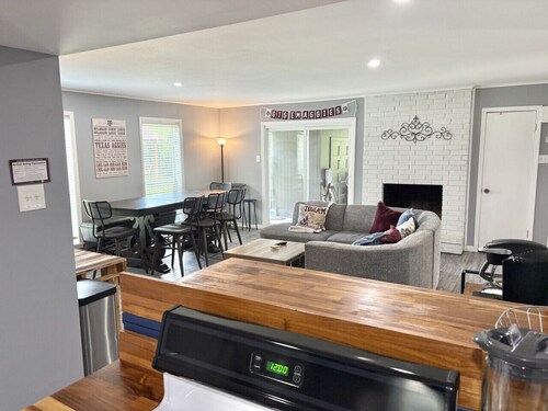 Gig`em on Glade-Spacious 5BR Home w/ Huge Backyard near TAMU