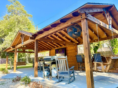 Gig`em on Glade-Spacious 5BR Home w/ Huge Backyard near TAMU