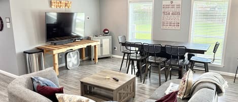 Smart-tv, eldstad och tv-spel