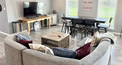 Gig`em on Glade-Spacious 5BR Home w/ Huge Backyard near TAMU