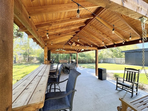 Gig`em on Glade-Spacious 5BR Home w/ Huge Backyard near TAMU