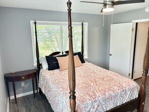 5 bedrooms, desk, iron/ironing board, free WiFi