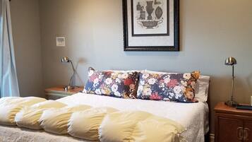 2 bedrooms, desk, iron/ironing board, travel crib