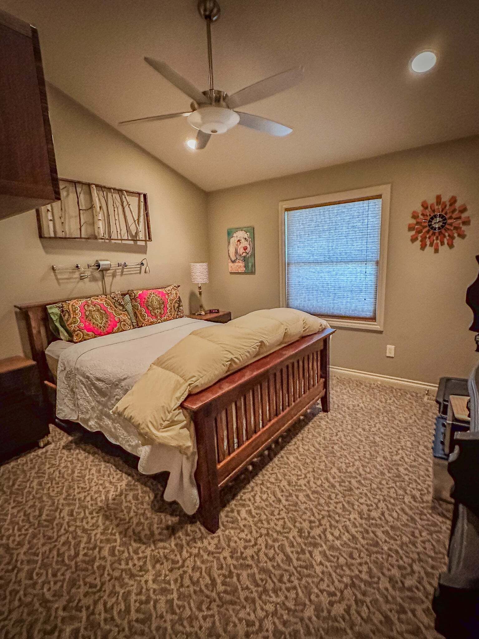 2 bedrooms, desk, iron/ironing board, travel crib