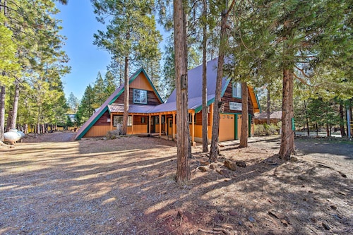 Hike & Fish, < 1 Mi to Trinity Lake: Rustic Cabin!