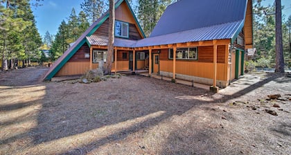 Cabin Hideaway < 1 Mi to Trinity Lake: Hike & Fish