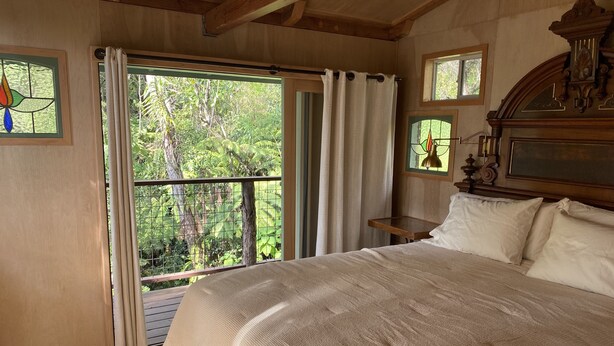 Unclassified image, 1 of 29, button - Cabin Treehouse in the Hawaiian Cloud Forest (Kailua-Kona)