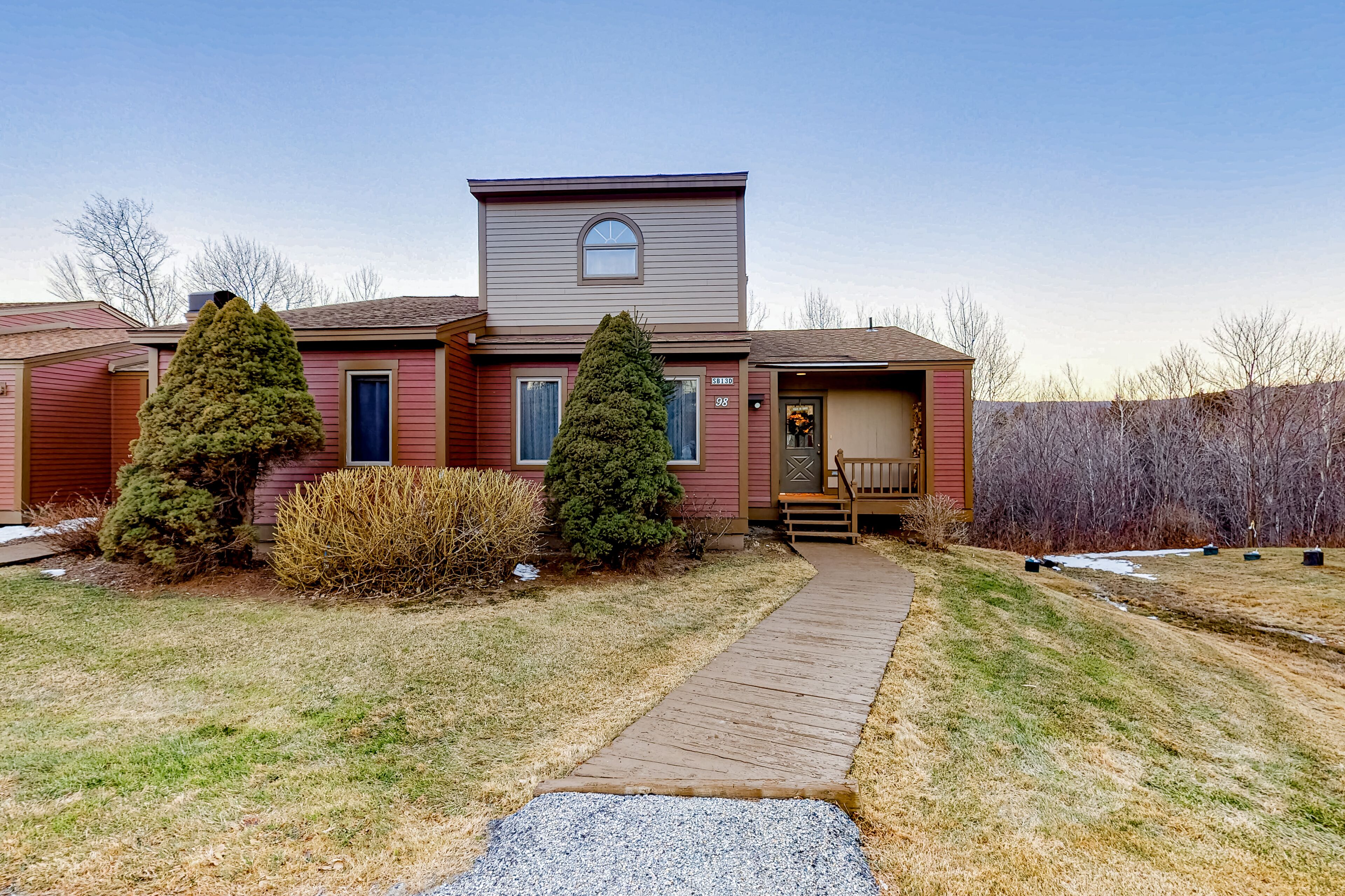 Spacious, Dog-Friendly Home with a Wood Fireplace plus Shared Pool & Hot Tub