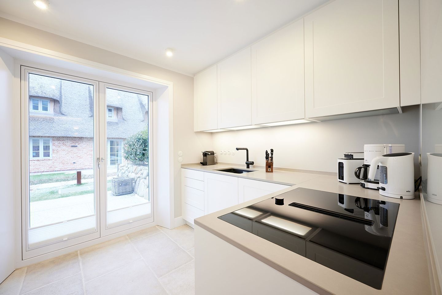 Refrigerador, microondas, horno, placa de cocina