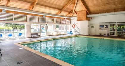 Schöne Wohnung in einem Ferienhaus mit Pool, internet, TV, Terrasse, Haustiere erlaubt, Parkplatz