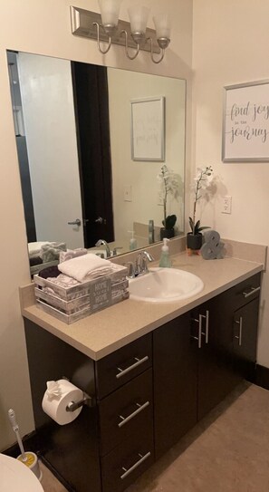 Combined shower/bathtub