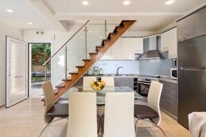 Kühlschrank, Mikrowelle, Ofen, Geschirrspüler