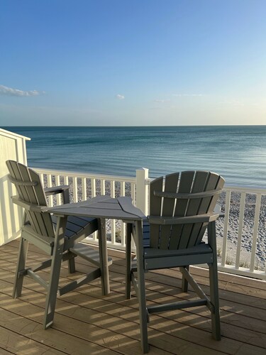 Pet friendly, on the beach, paddle boards, kayaks, bikes