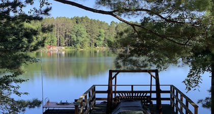 Two Lake Cabins and five bedrooms with wifi kayak, swim and fish