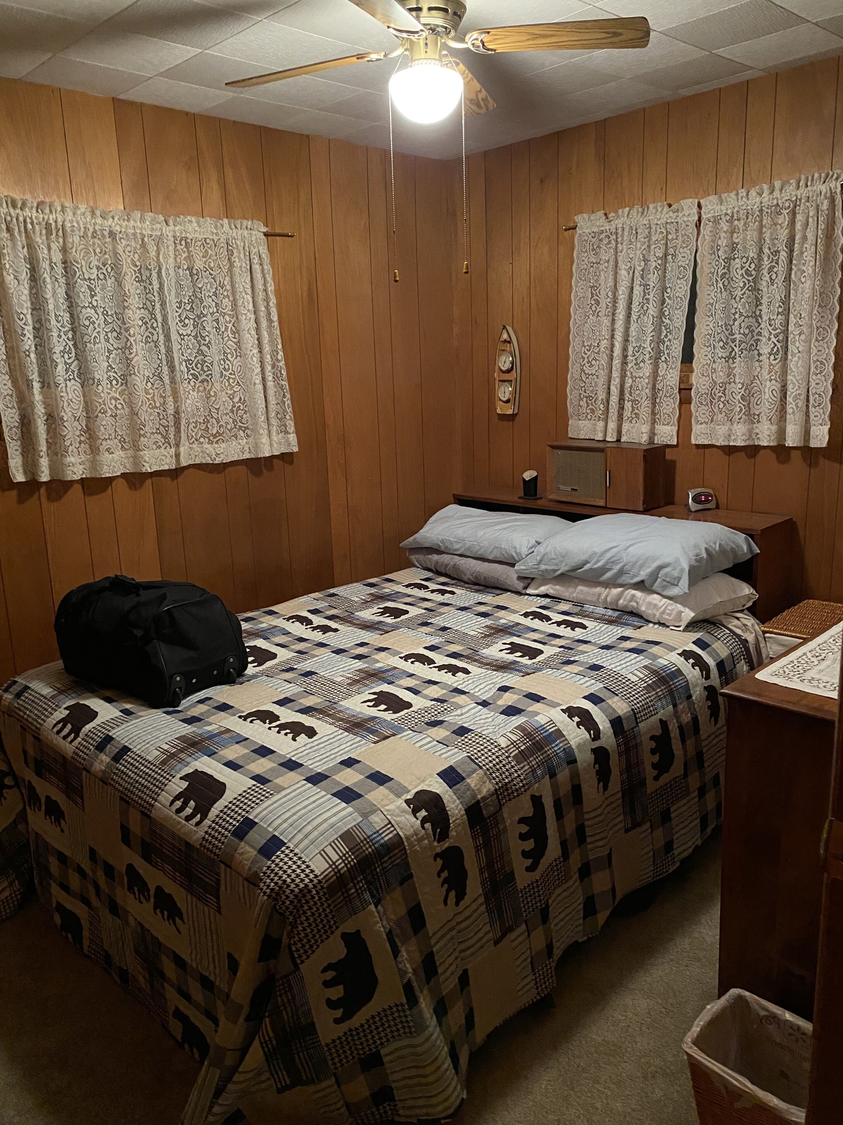 5 bedrooms, free WiFi, bed sheets