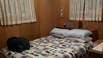 5 bedrooms, free WiFi, bed sheets