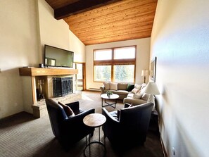 Smart-TV, Kamin, Netflix, Hulu