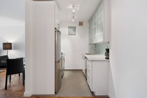 Fridge, microwave, oven, stovetop - Bright, Centrally Located Murray Hill One Bedroom (New York)