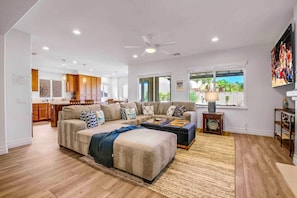 Télévision à écran plat, cheminée