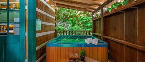 Tina de hidromasaje al aire libre