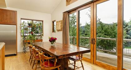 Apres’ Ski here. Location,location. Spacious,clean,well appointed home. Hot tub.