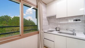 Room - Jeju Gwaneumsa Ganeun gil Pension (Jeju City)