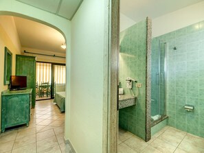 Hair dryer, towels - Beautiful apartment for 6 people with pool, A/C, WIFI, terrace and pets allowed (Orosei)