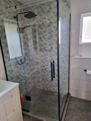 Duschwanne, Toilettenpapier