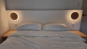 3 bedrooms, desk, free WiFi, bed sheets - Tide at Blueys Beach - Dog Friendly Beachfront (Blueys Beach)