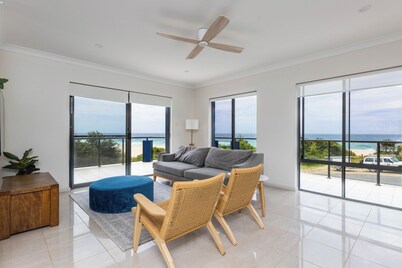 Tide at Blueys Beach - Dog Friendly Beachfront