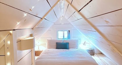 The Cozy Cabin: Shabby Chic & Totally Tranquil