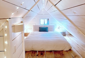 Cabin20Bedroom20 - Find Your Quiet Escape at Cozy Cabin: A Secluded Almaguin Highlands Retreat (South River)