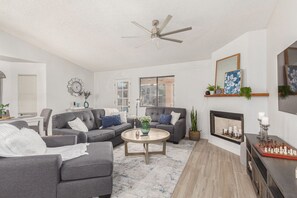 Smart TV - Glenbrook | Free Heated Pool | Hot Tub | Fire Pit (Fountain Hills)