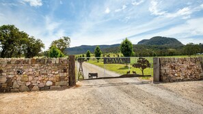Property grounds - Burroo at Kangaroo Valley - Perfect Views - Outdoor Bath (Barrengarry)