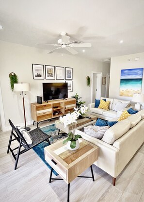 Smart TV, books, video library - Pool Front Villa in Exclusive Palm Cay Beachfront Resort- A cozy Retreat.  (Nassau)