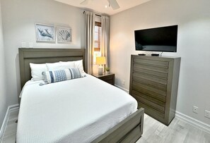 3 bedrooms, in-room safe, iron/ironing board, travel cot