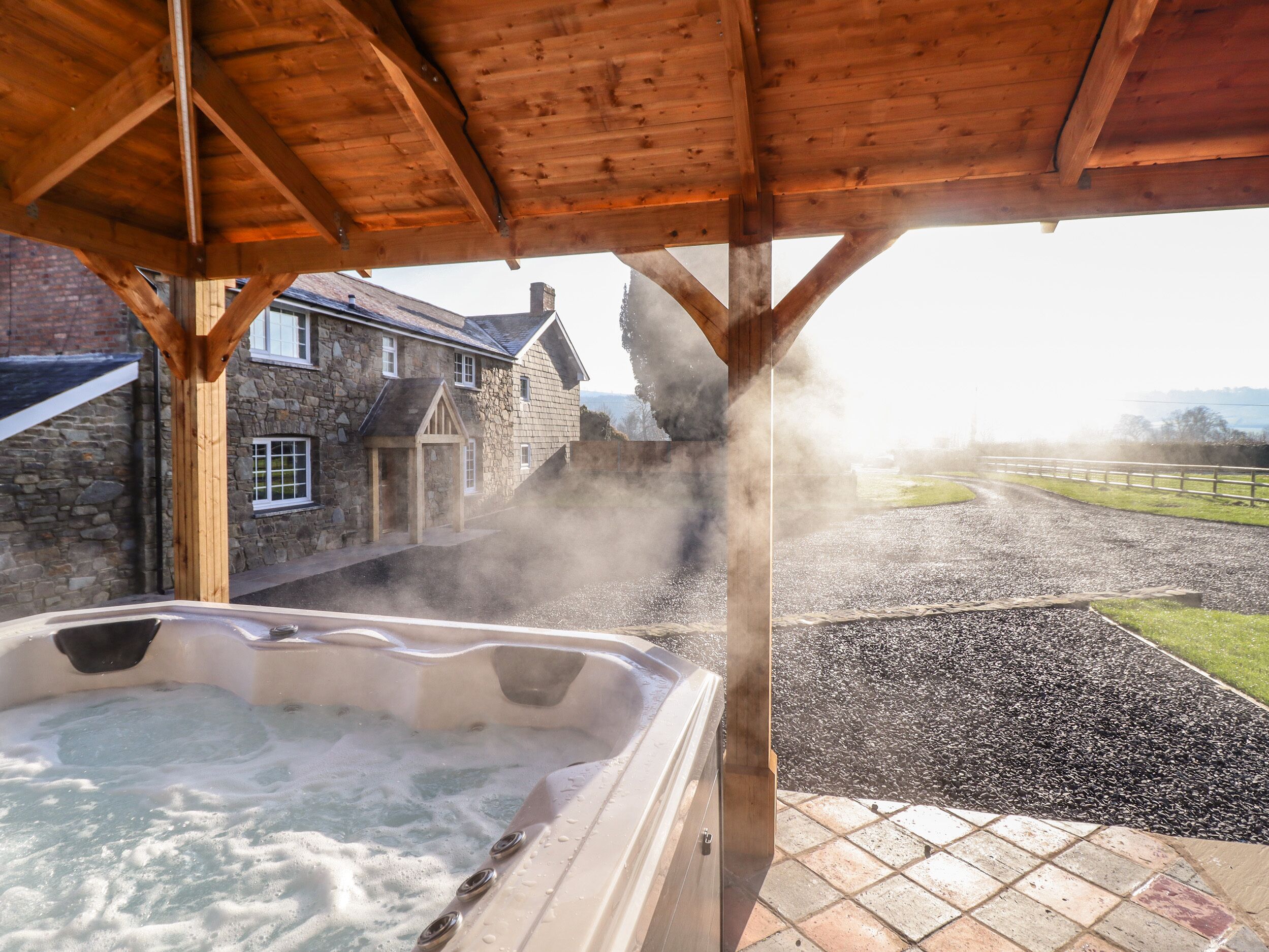 Outdoor spa tub