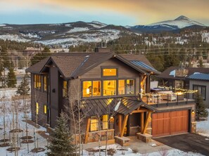 Exterior - Modern Elegance, Stunning Mountain Views, Hot Tub, Fire Pit, Walk to River! (Breckenridge)