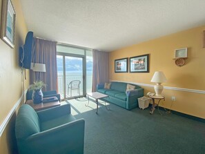 Condo, 3 Bedrooms | Living room