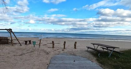 Sunrise Beach - Lake Huron - 3 Bed 2 Bath Condo Sleeps 8