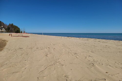 Sunrise Beach Oscoda - Lake Huron | Condo |Sleeps 8 |  3BR/2BA | Private Beach