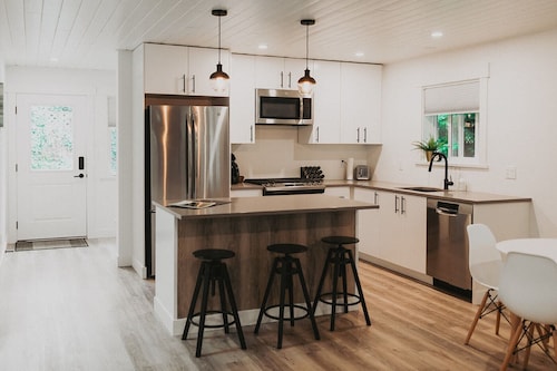 Spacious and modern 2 bedroom 2 bathroom cottage with private yard.