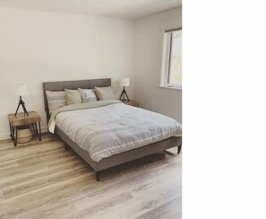 2 bedrooms, travel cot, WiFi, bed sheets