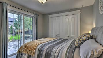 1 bedroom, desk, iron/ironing board, internet