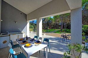 Outdoor dining - Nerodavola – Vacation villa rental with pool in Avola Antica, southern Sicily. (Avola)