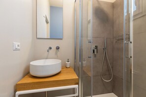 Dusche, Haartrockner, Bidet
