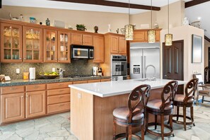 冰箱、微波炉、烤箱、炉灶