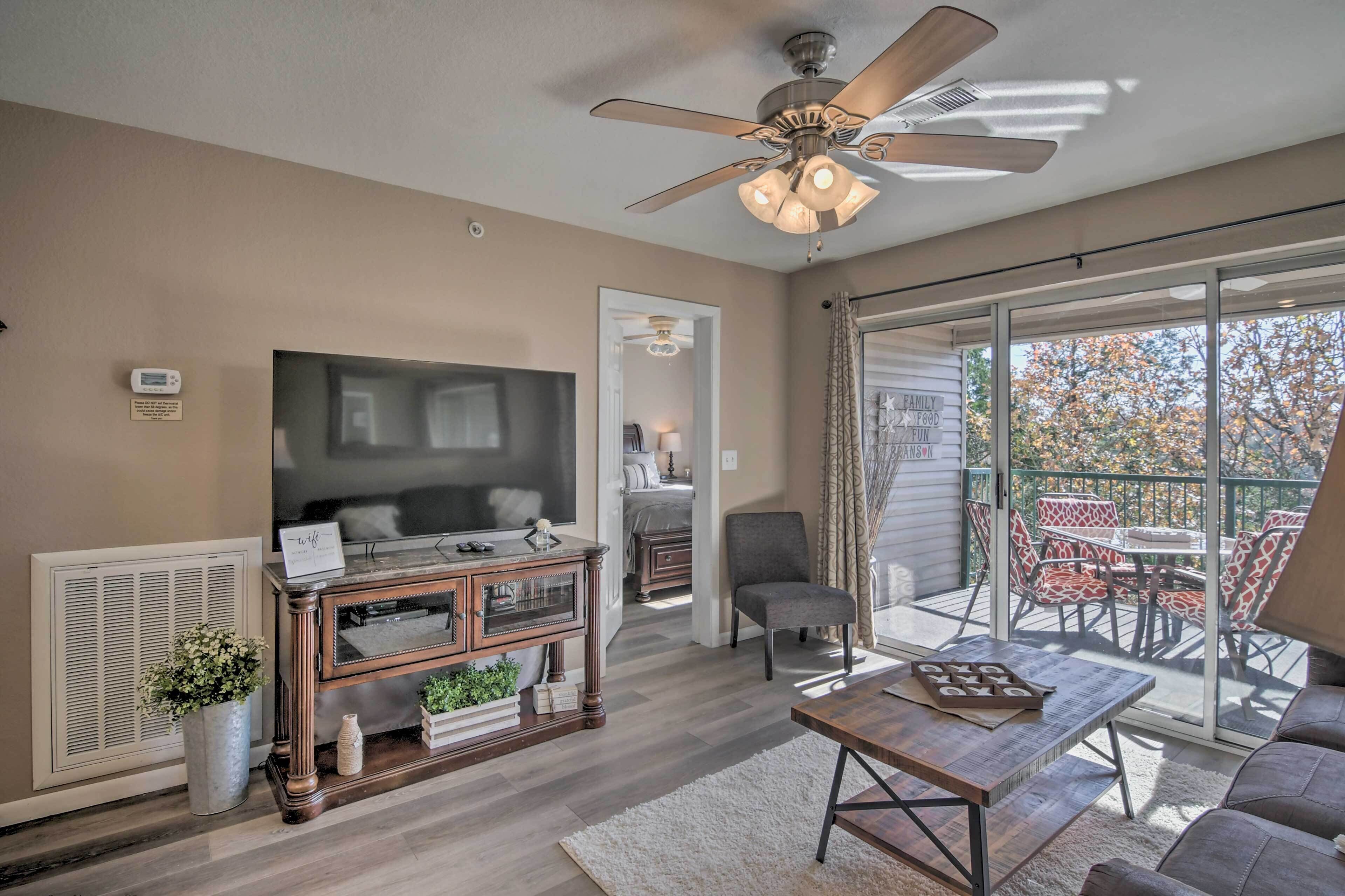 Modern Resort Condo ~ 3 Mi to Branson Landing