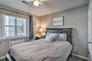 2 habitaciones, tabla de planchar con plancha, cuna de viaje y internet 